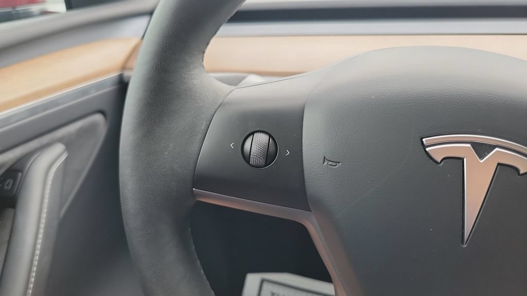 Used 2024 Tesla Model Y Long Range AWD/4WD image 19