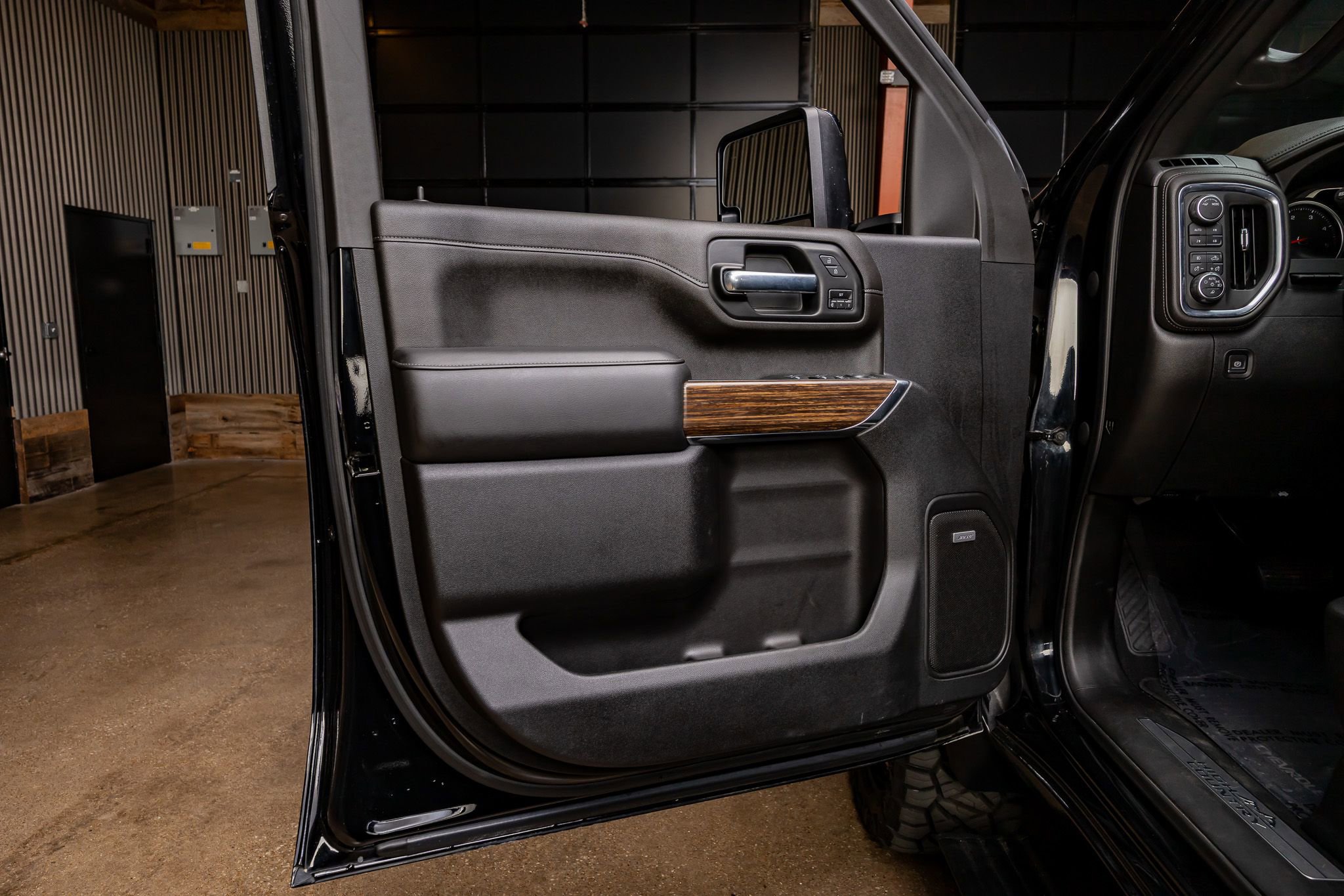 Used 2022 Chevrolet Silverado 3500 High Country image 36