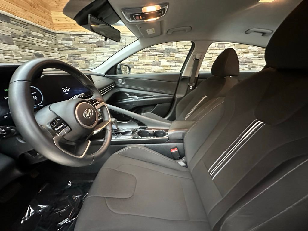 Used 2023 Hyundai Elantra SEL w/ Convenience Package image 10