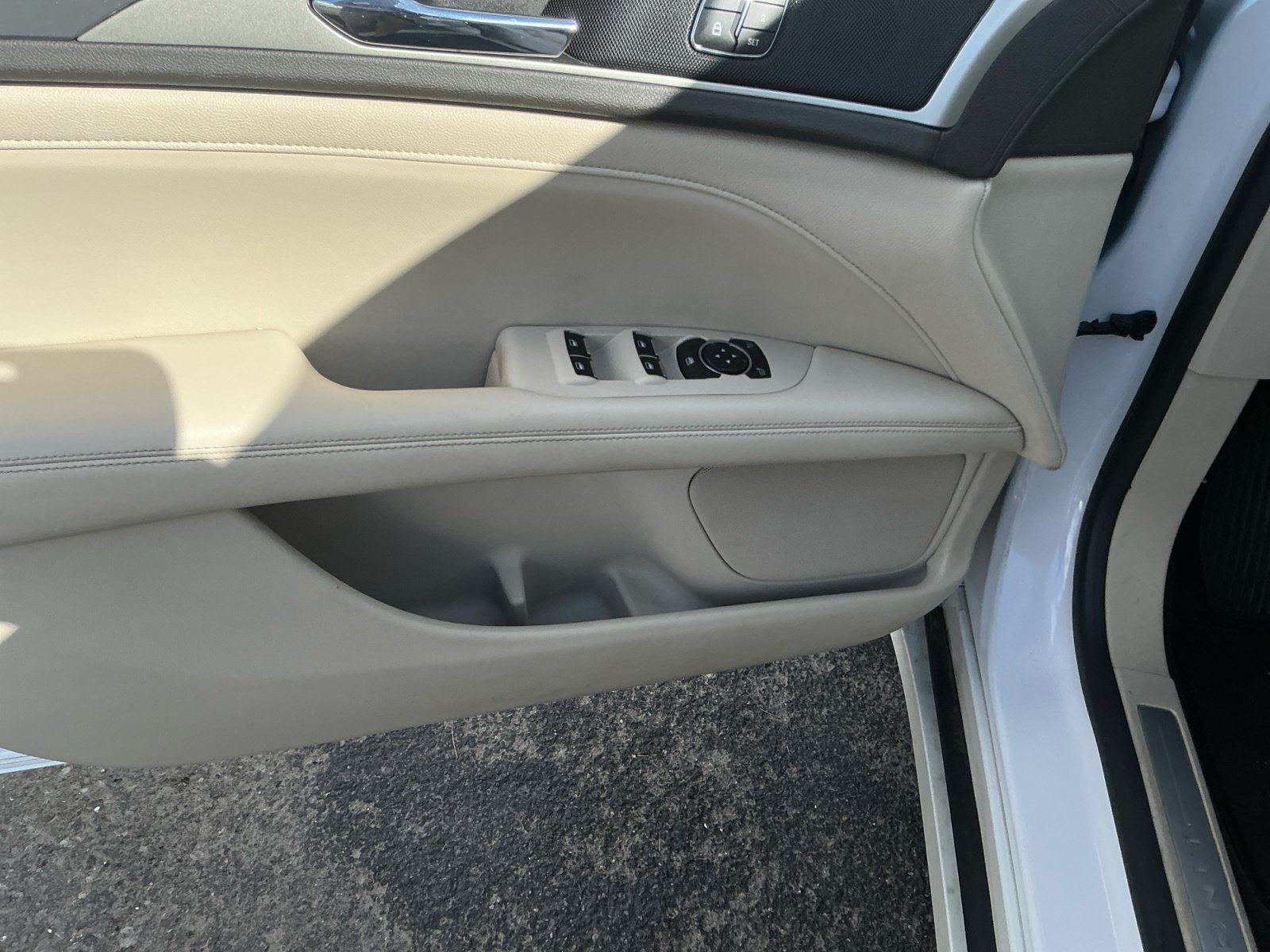 Used 2019 Lincoln MKZ Premiere FWD image 27
