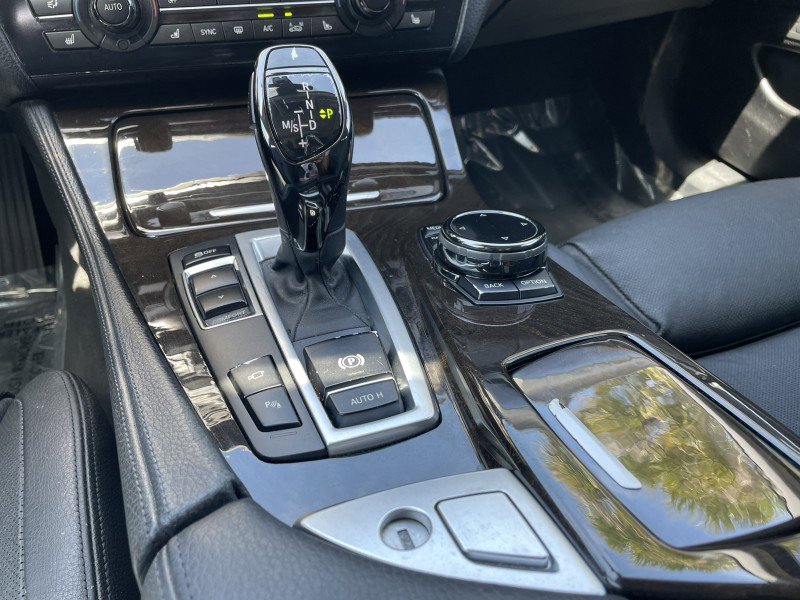 Used 2014 BMW 550i Sedan w/ Executive Package RWD image 19