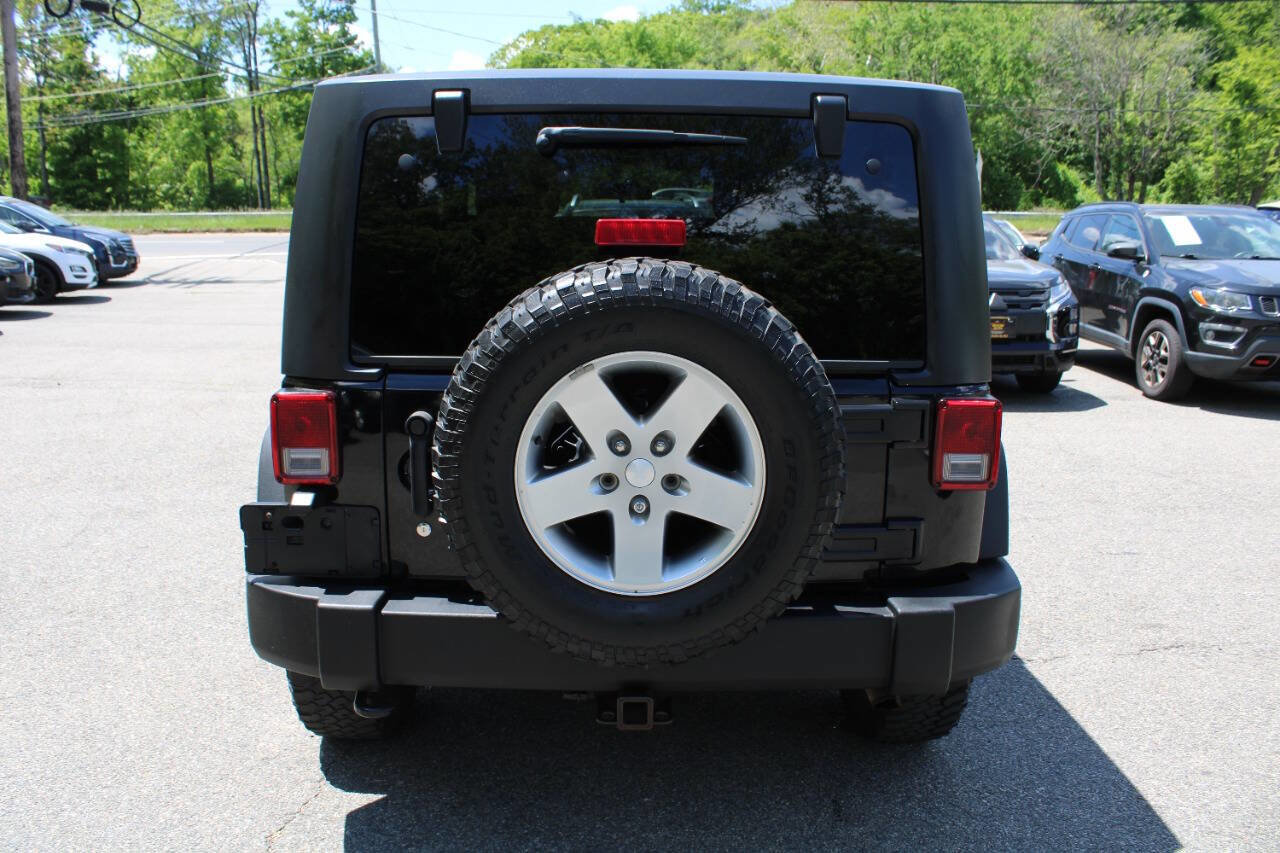 Used 2011 Jeep Wrangler Rubicon w/ Dual Top Group AWD/4WD image 8