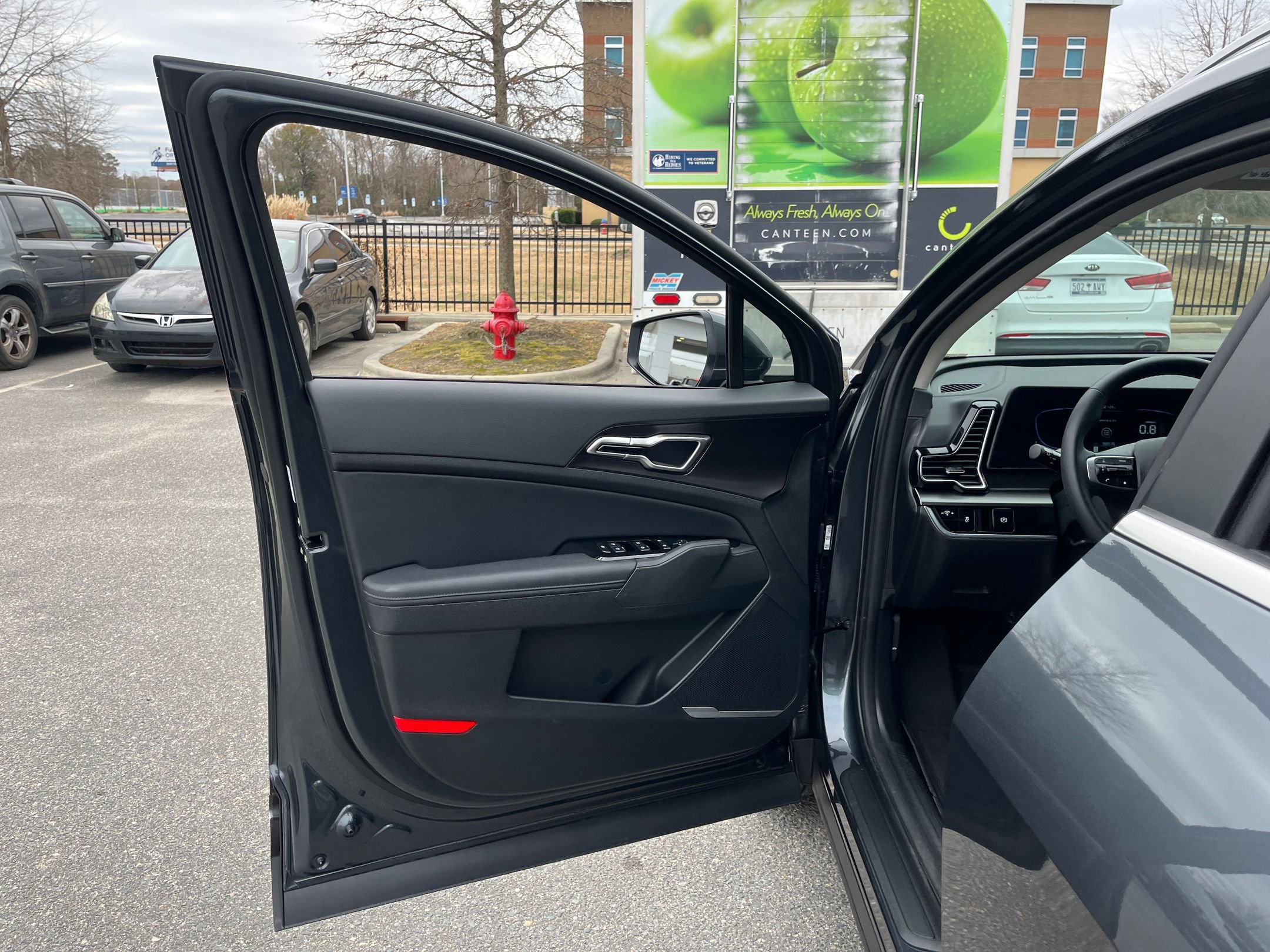 Used 2025 Kia Sportage EX image 15