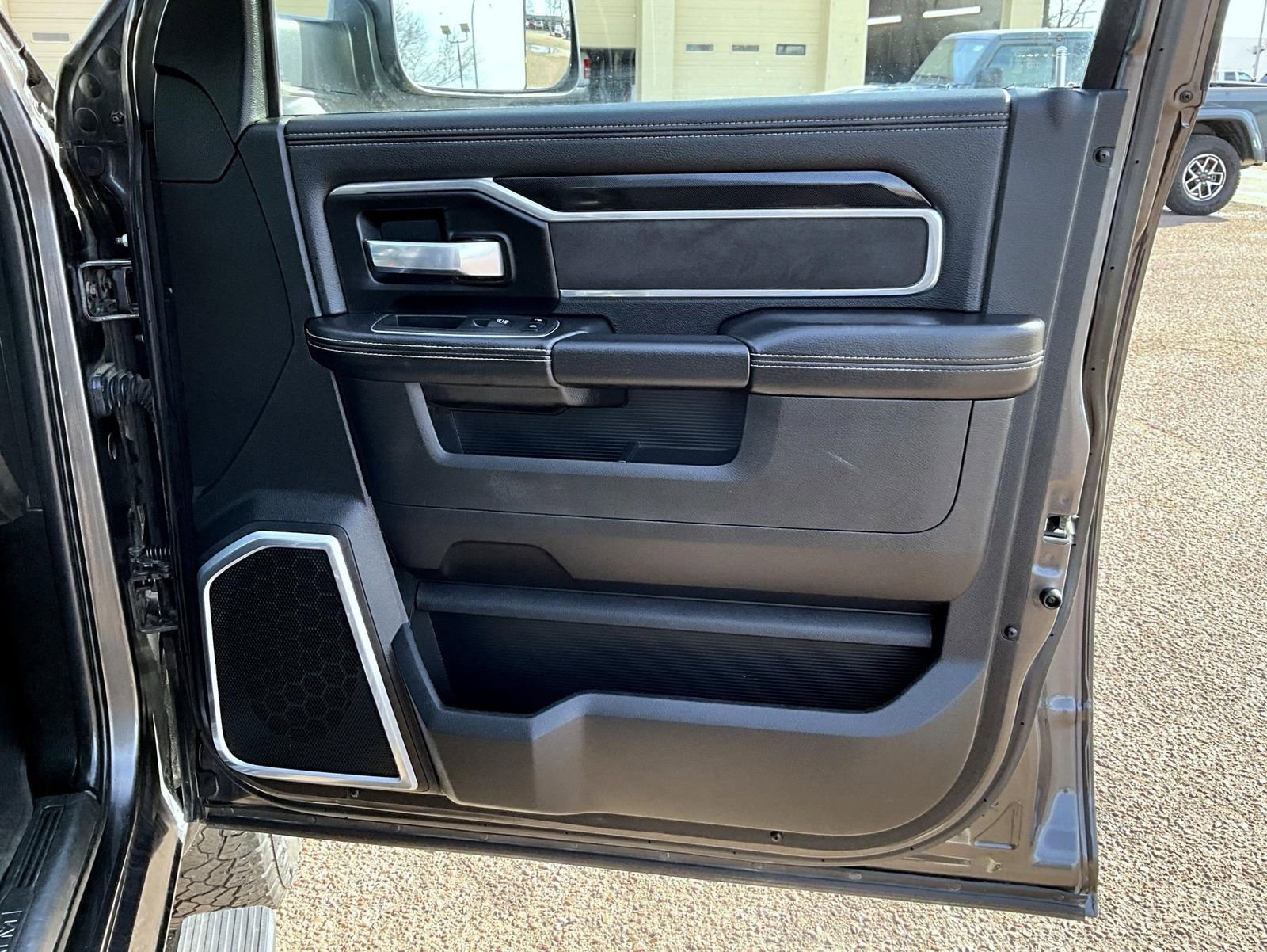 Used 2022 RAM 3500 Laramie w/ Night Edition image 17