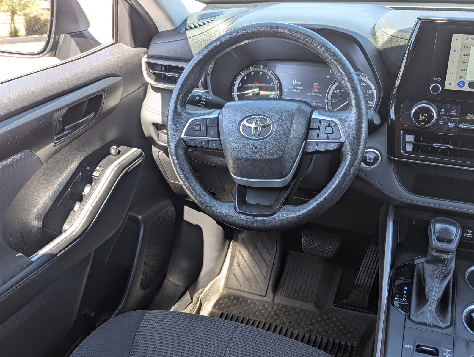 Used 2023 Toyota Highlander L image 16