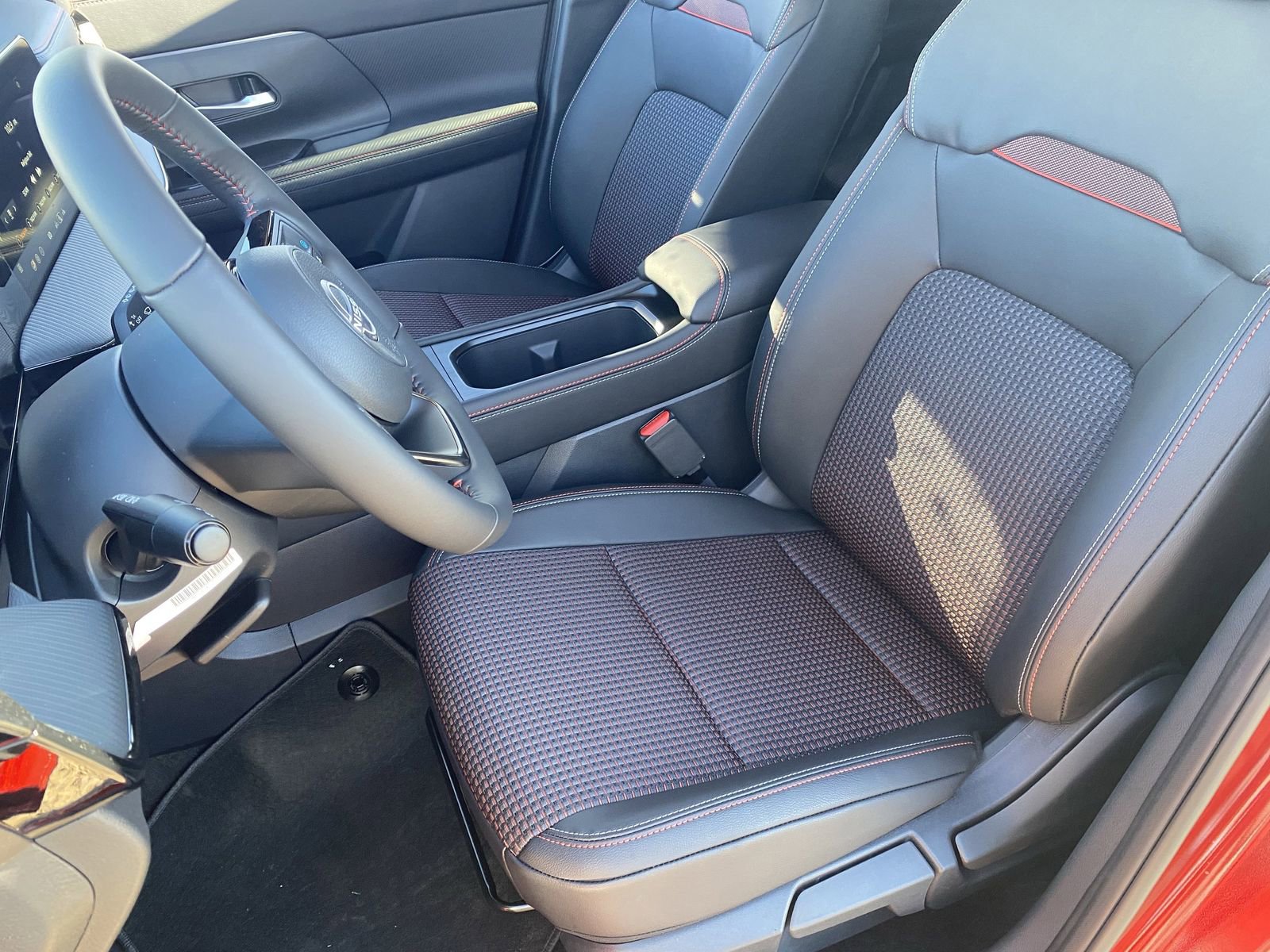 New 2026 Nissan Kicks SR w/ Cold Weather Package FWD image 21