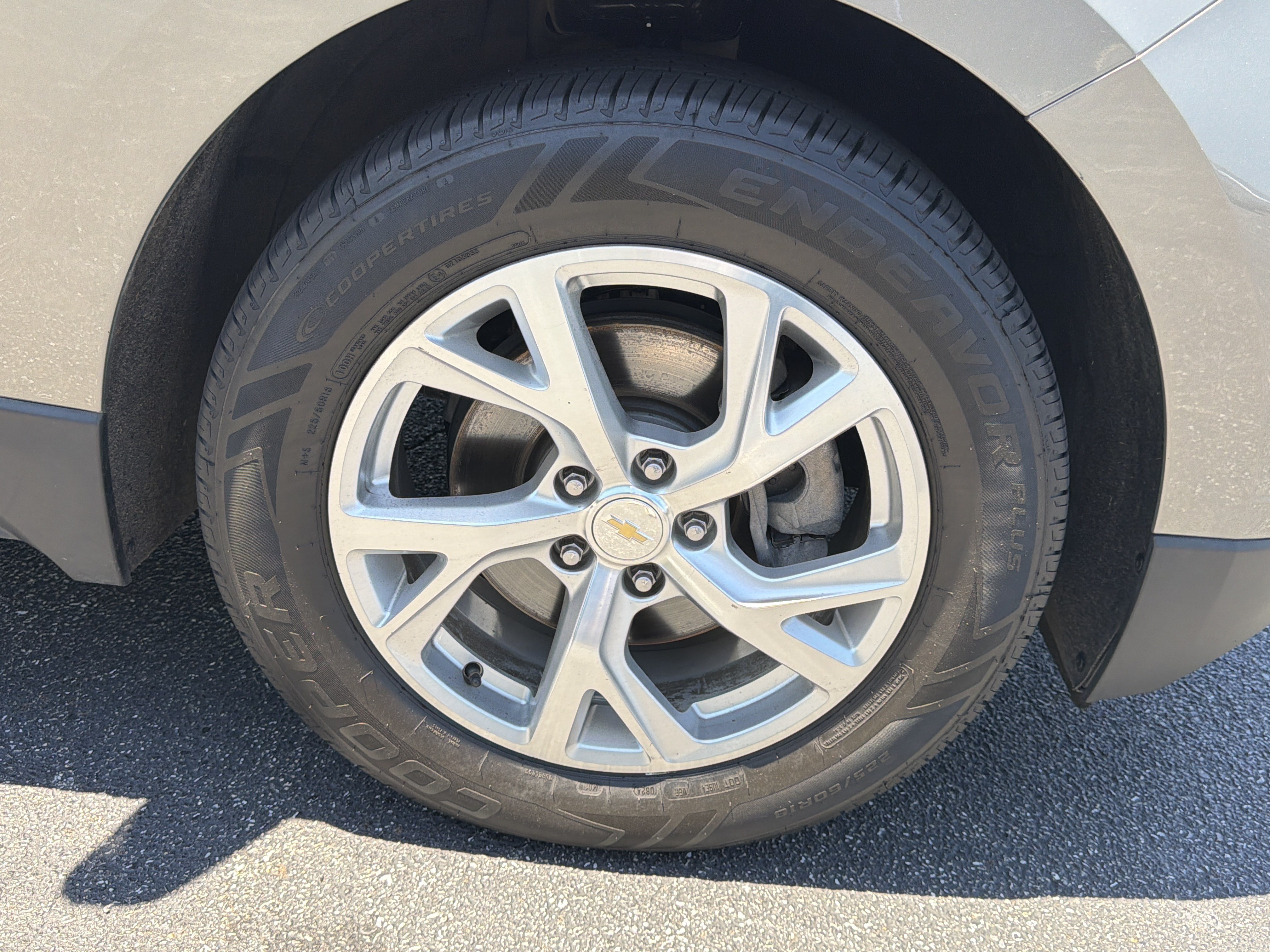 Used 2018 Chevrolet Equinox LT FWD image 12