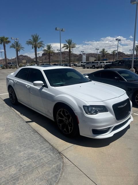 Used 2017 Chrysler 300 S w/ 300S Premium Group RWD image 2