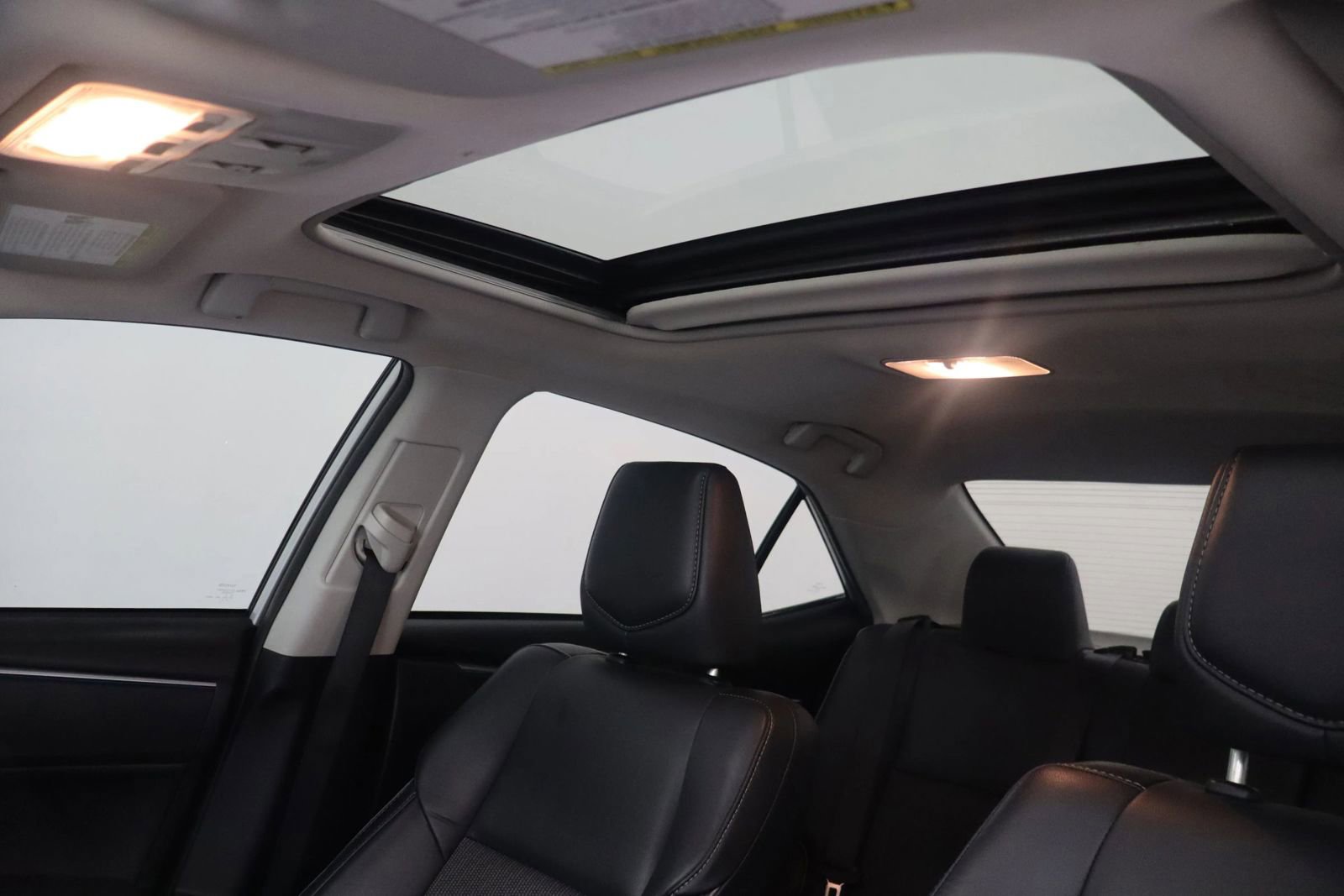 Used 2014 Toyota Corolla S image 26