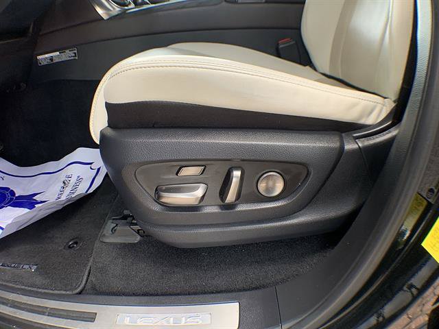 Used 2023 Lexus LX 600 4WD w/ Accessory Package (Z1) image 12