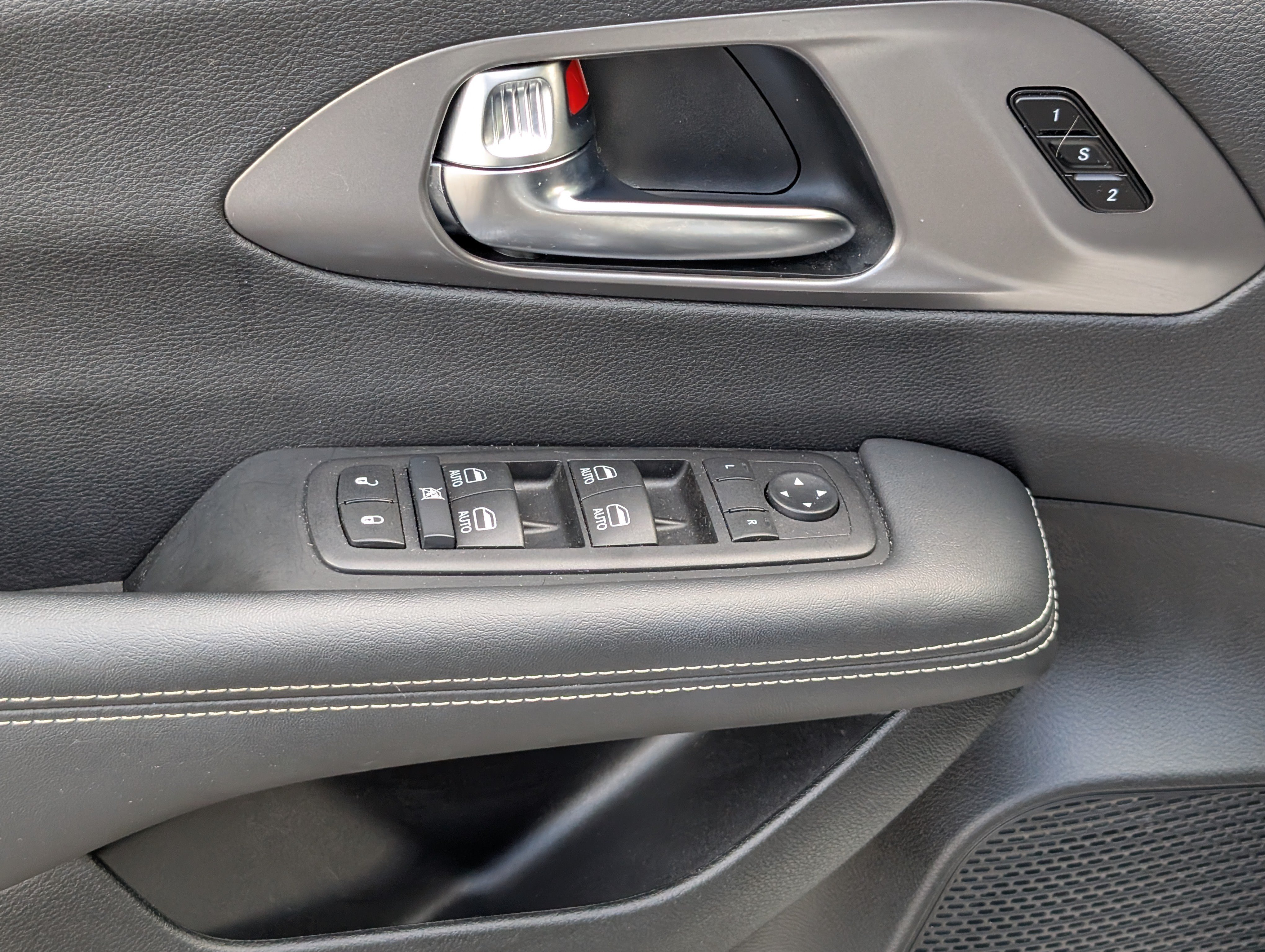 Used 2026 Chrysler Pacifica Select FWD image 15