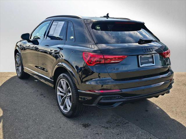 Certified 2025 Audi Q3 2.0T Premium w/ Black Optic Sport Package image 5