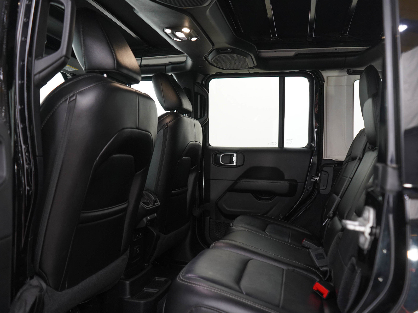 Used 2020 Jeep Wrangler Unlimited Sahara w/ Uconnect 4C Nav & Sound Group AWD/4WD image 17