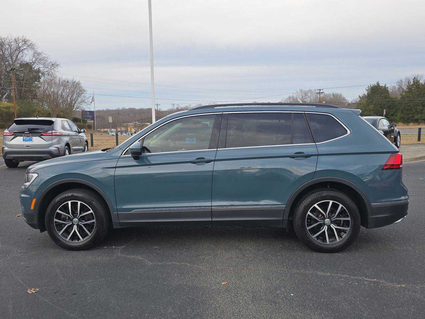 Used 2021 Volkswagen Tiguan SE image 9