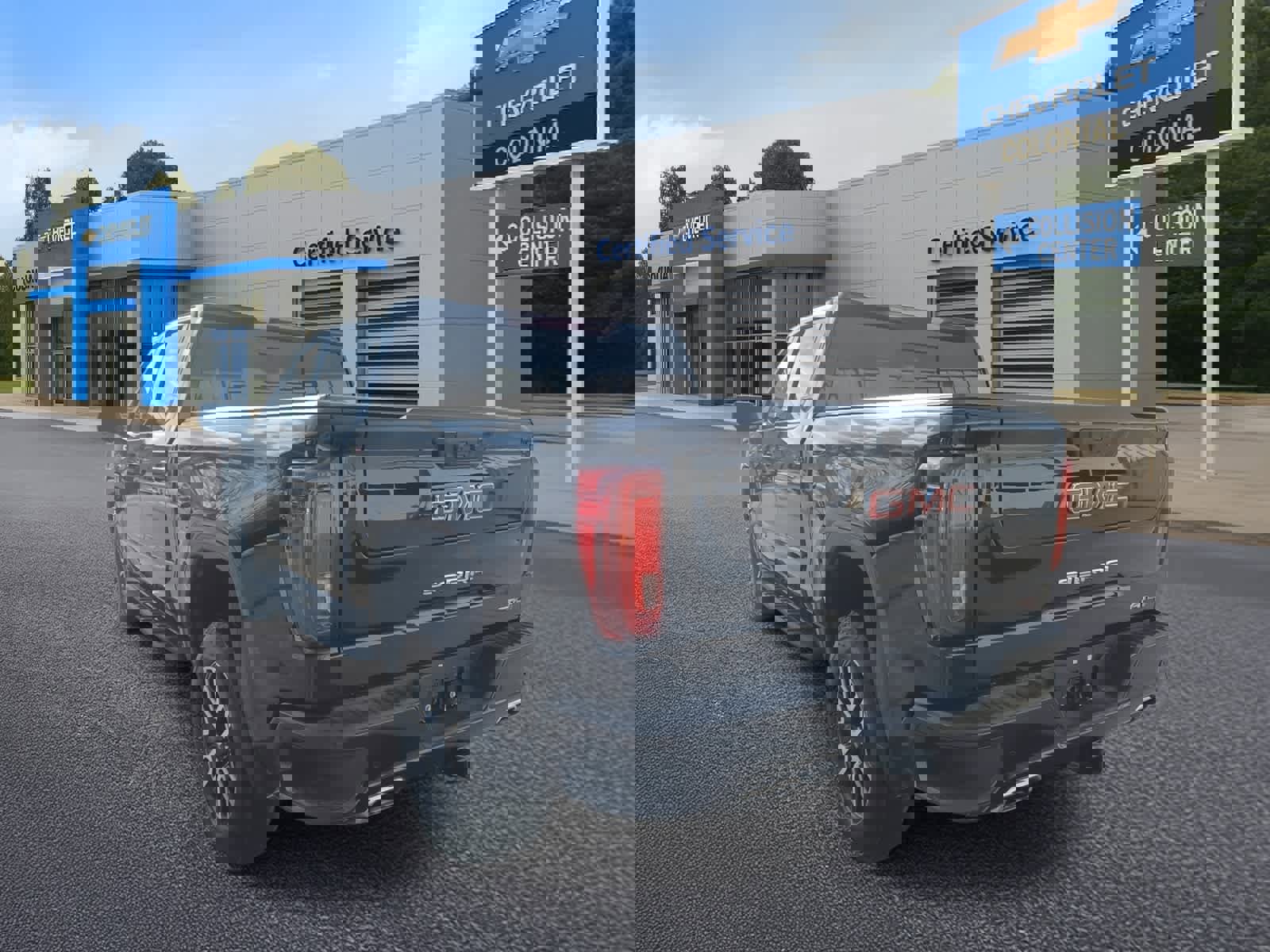 Used 2024 GMC Sierra 1500 AT4 w/ AT4 Premium Package image 5