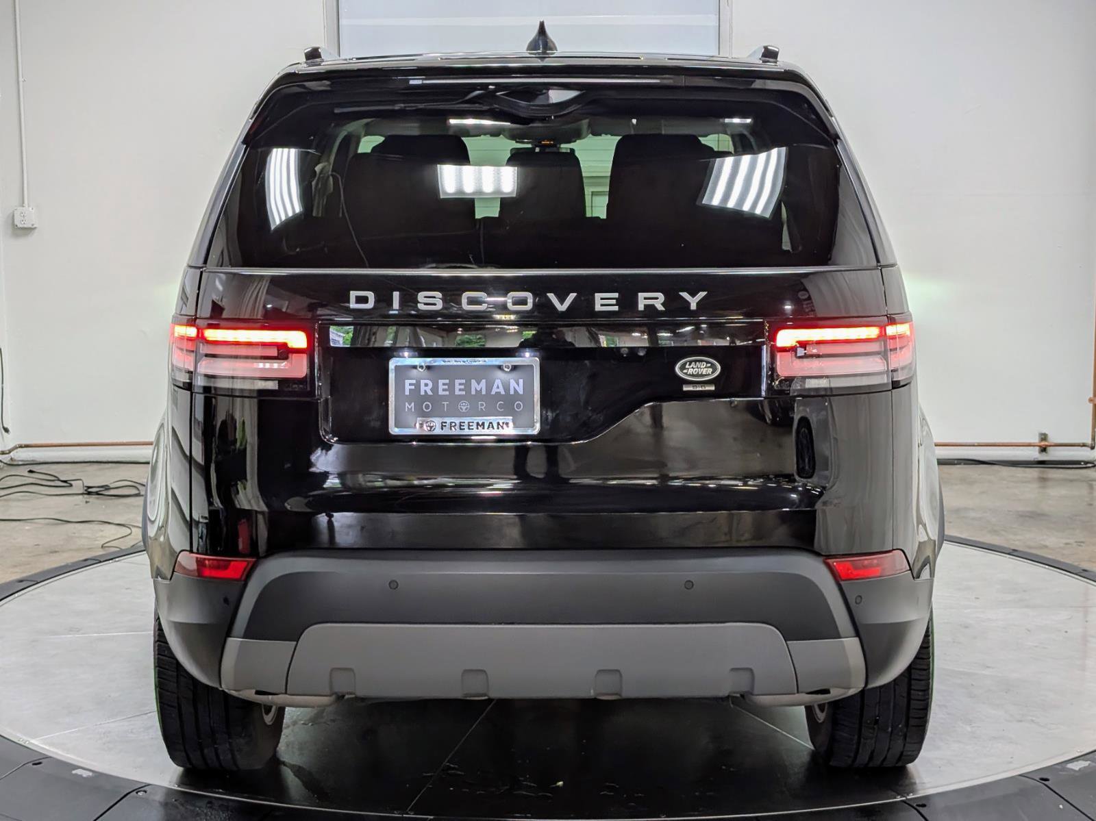 Used 2019 Land Rover Discovery SE AWD/4WD image 9