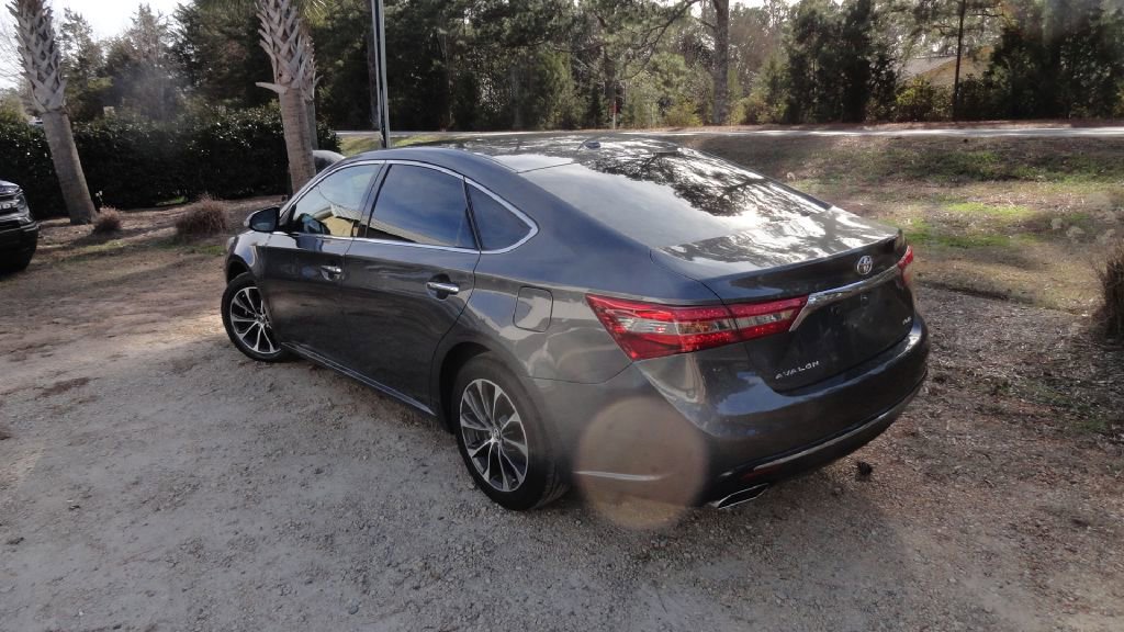 Used 2018 Toyota Avalon XLE image 5