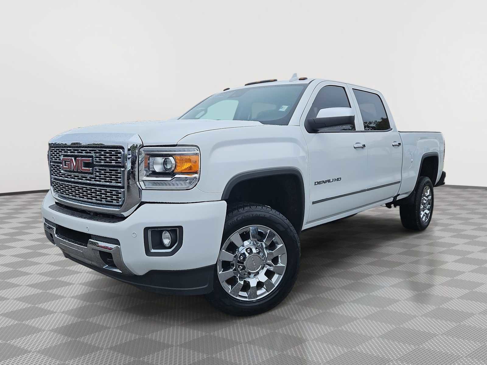 Used 2019 GMC Sierra 2500 Denali w/ Suspension Package, Off-Road AWD/4WD image 1