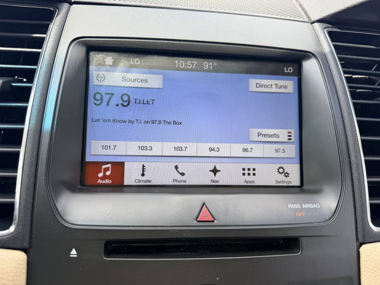 Used 2017 Ford Taurus SEL w/ Equipment Group 201A FWD image 32