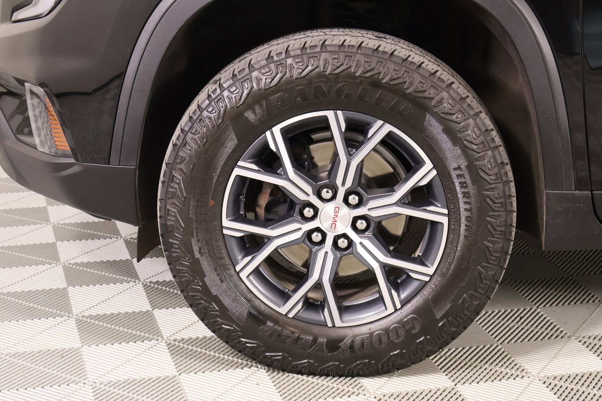 Used 2025 GMC Acadia AT4 AWD/4WD image 18