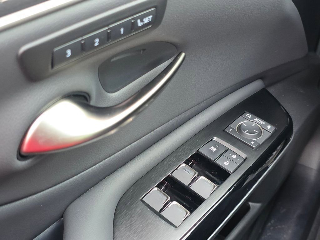 Certified 2025 Lexus ES 300h w/ Premium Package image 29