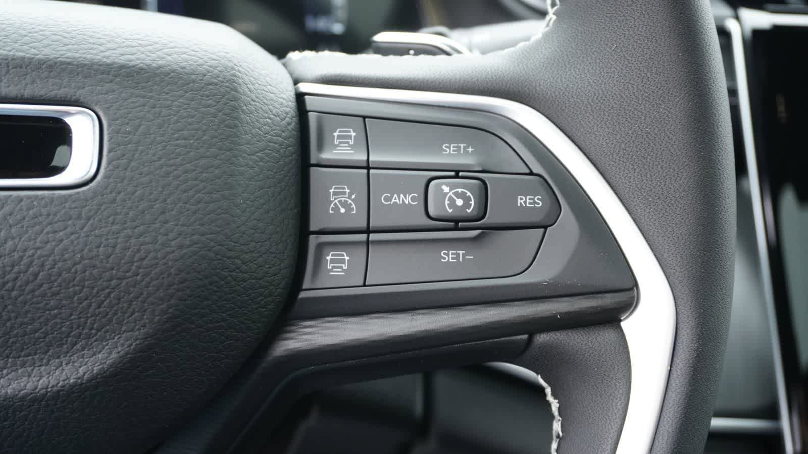 Used 2025 Jeep Grand Cherokee L Laredo w/ Luxury Tech Group I AWD/4WD image 28