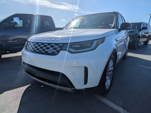 Used 2025 Land Rover Discovery S image 5