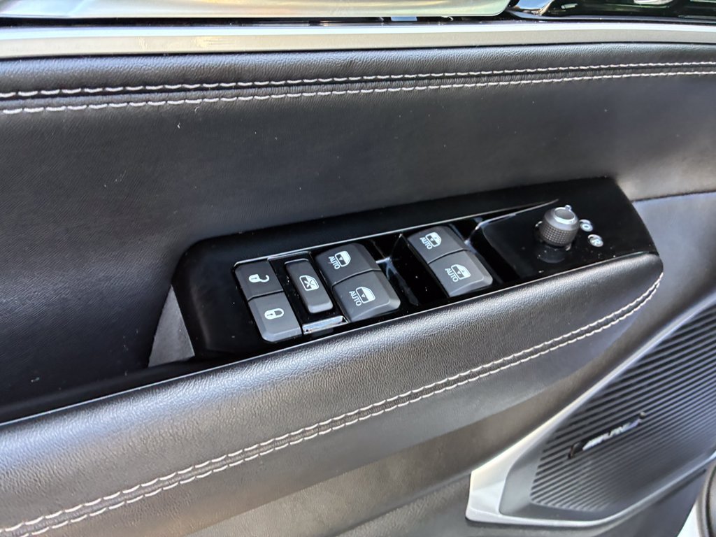Used 2023 Jeep Wagoneer Series II AWD/4WD image 10