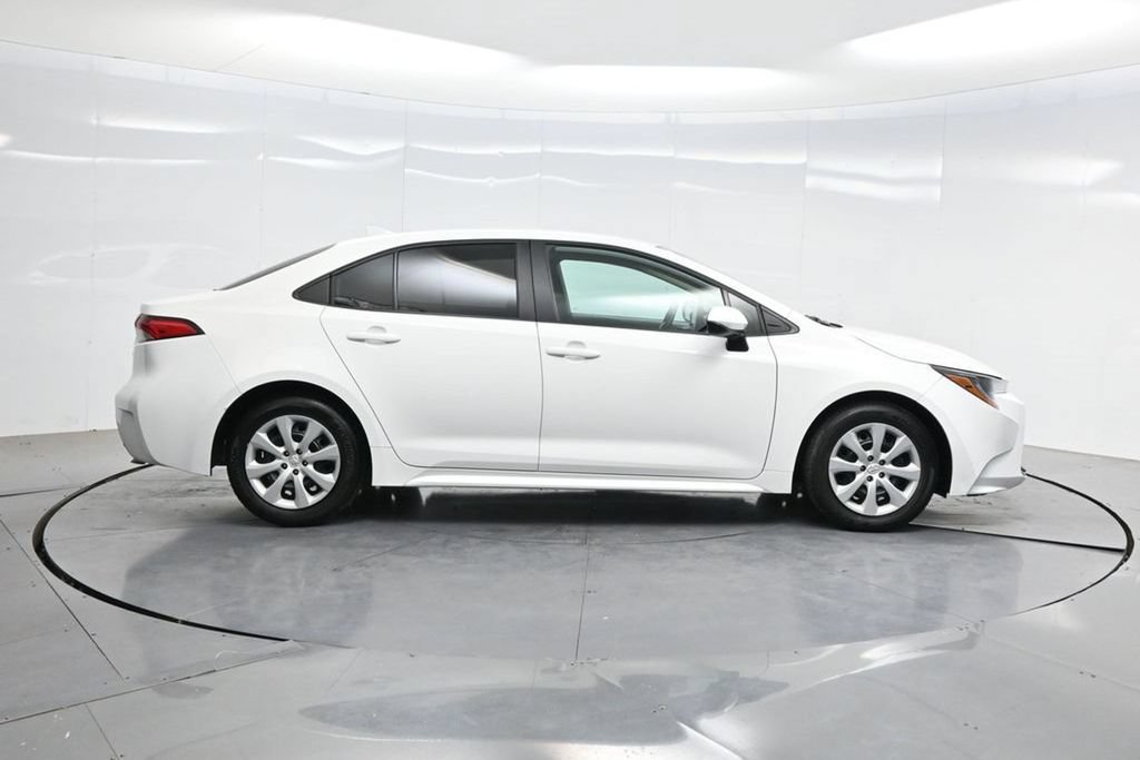 Used 2025 Toyota Corolla LE FWD image 43