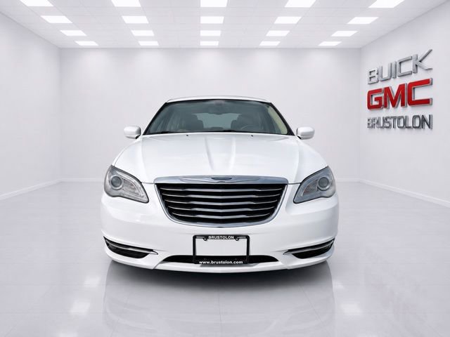 Used 2012 Chrysler 200 Touring FWD image 1
