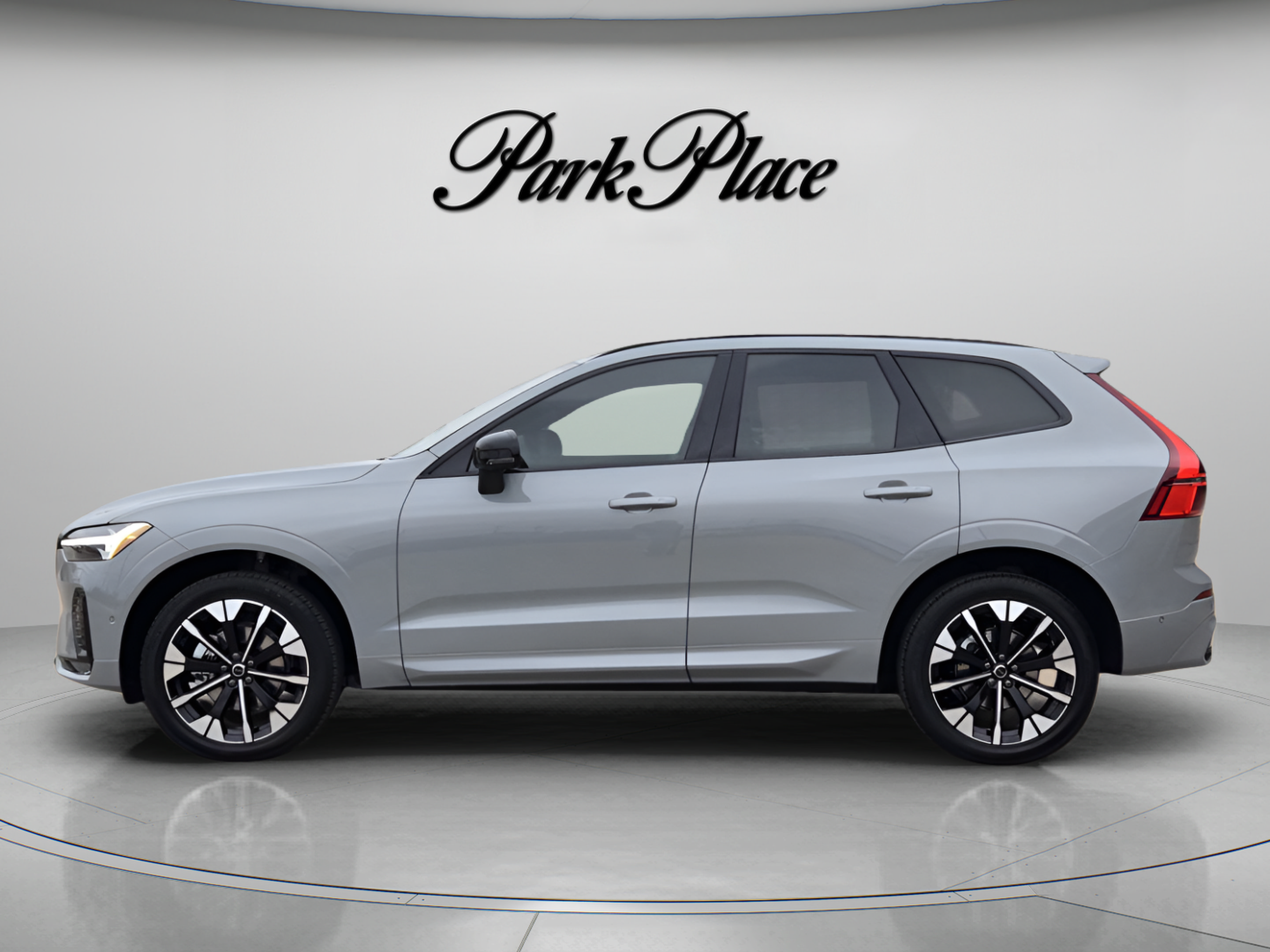 Used 2026 Volvo XC60 B5 Plus w/ Protection Package Premier AWD/4WD image 2