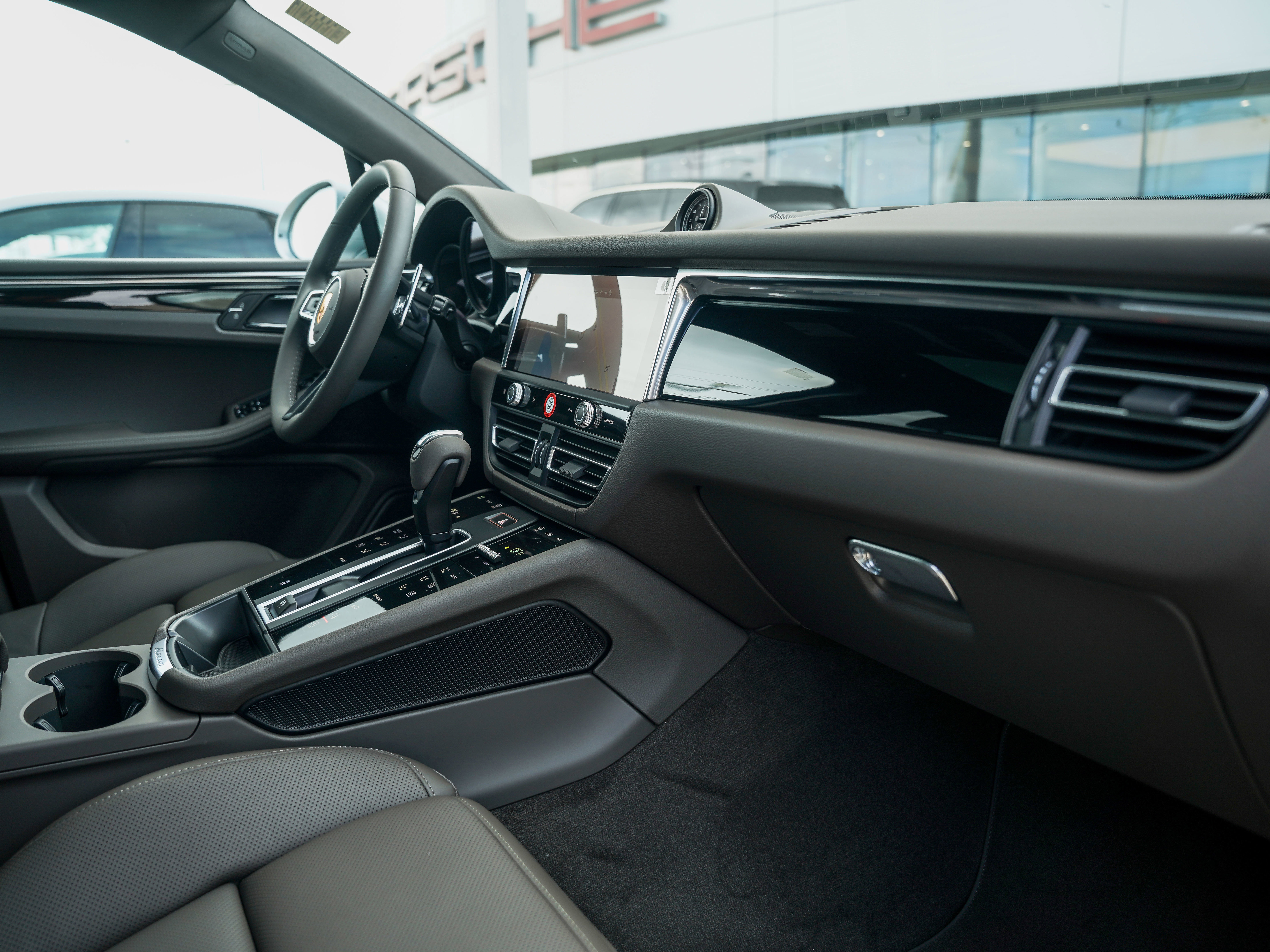 New 2026 Porsche Macan image 33