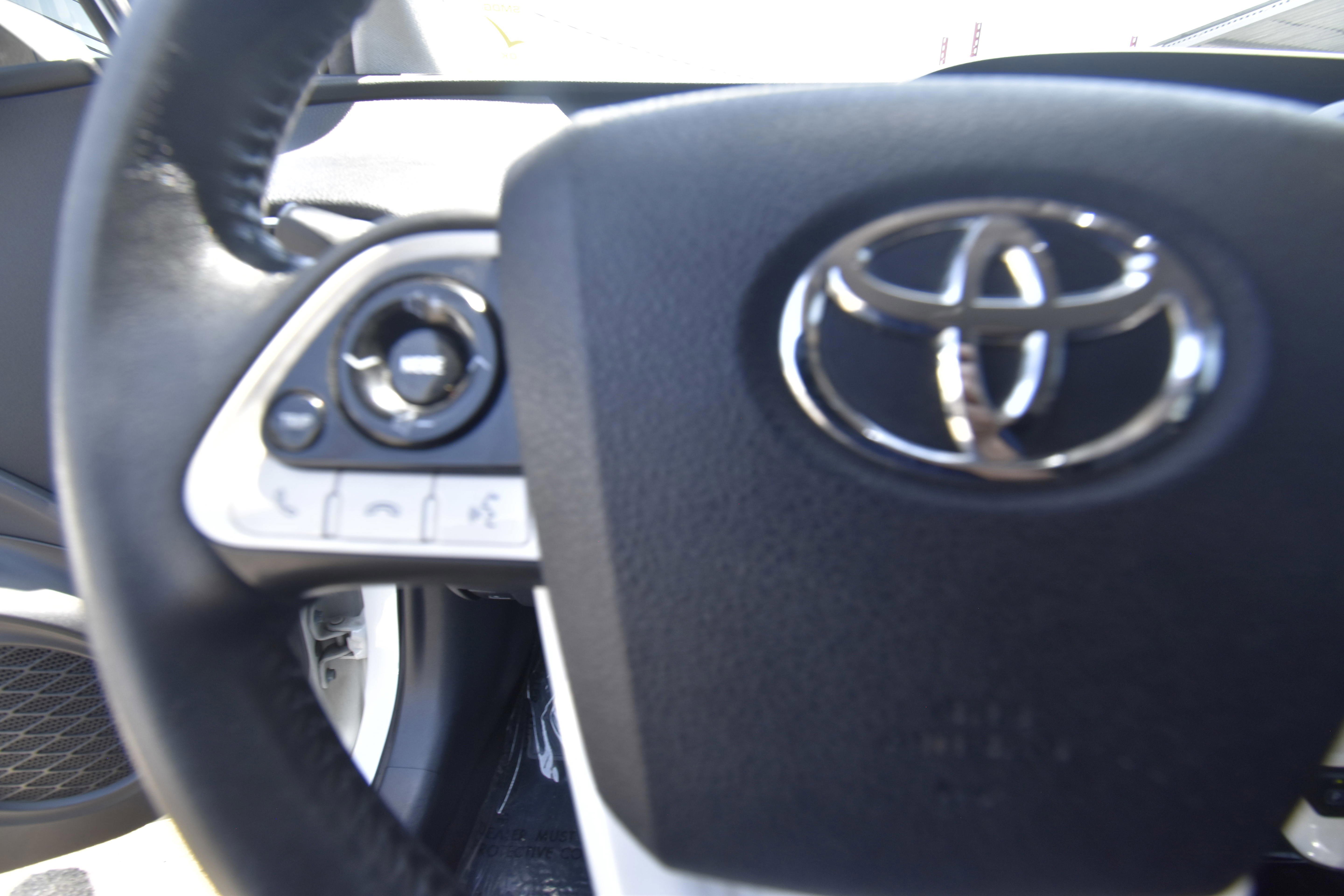 Used 2017 Toyota Prius Prime Advanced w/ Carpet Mat Package image 14
