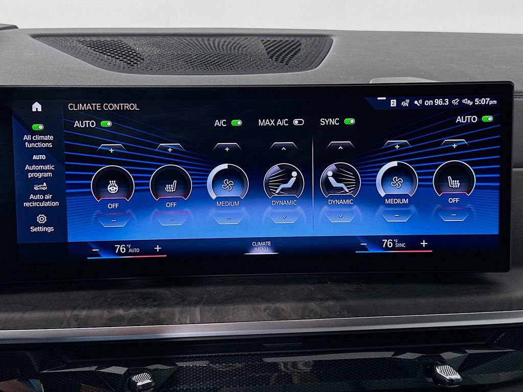 Used 2023 BMW X7 xDrive40i w/ Parking Assistance Package image 16