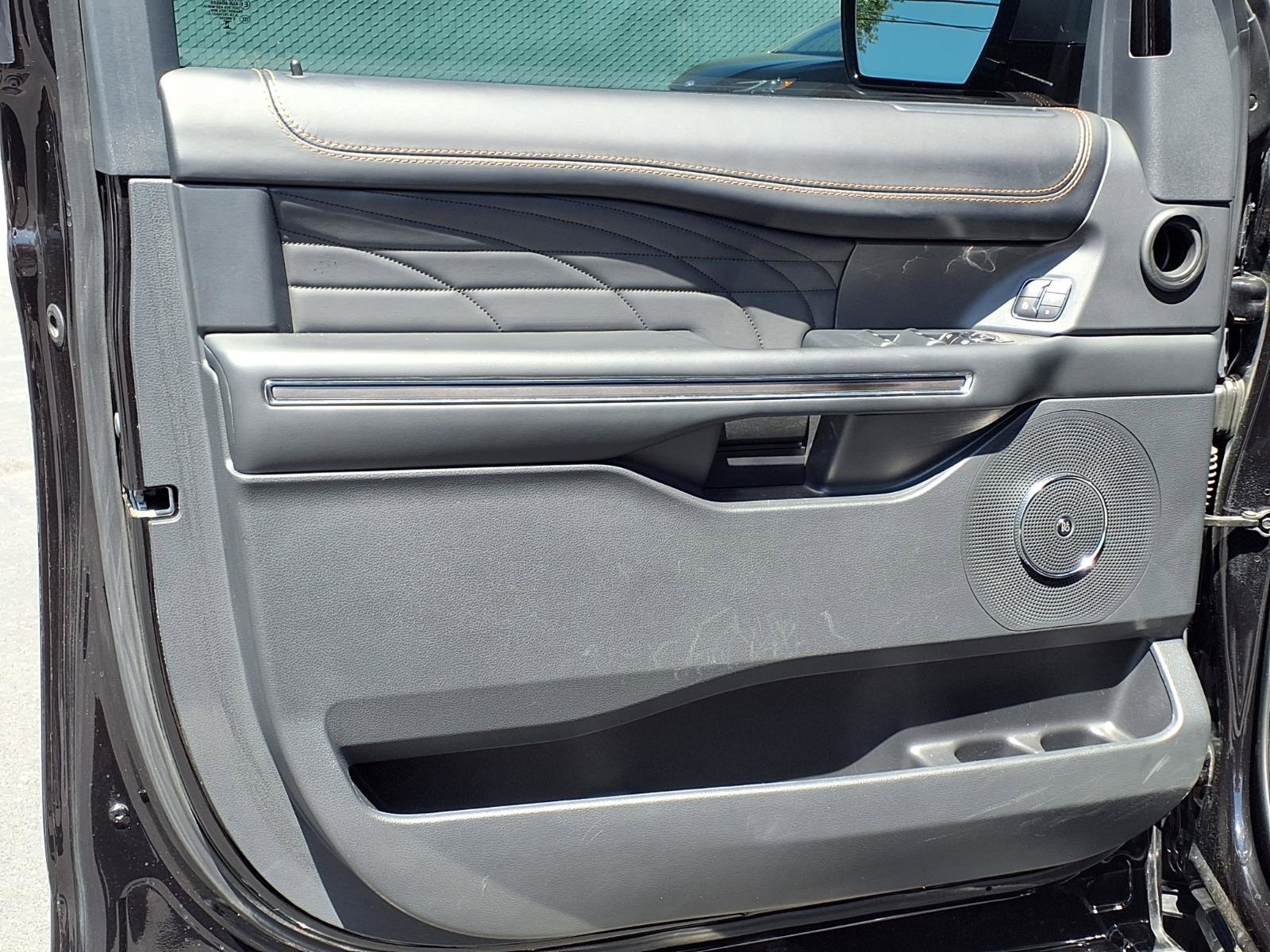 Used 2023 Ford Expedition Platinum RWD image 15