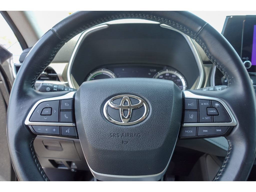 Used 2023 Toyota Highlander XLE FWD image 14