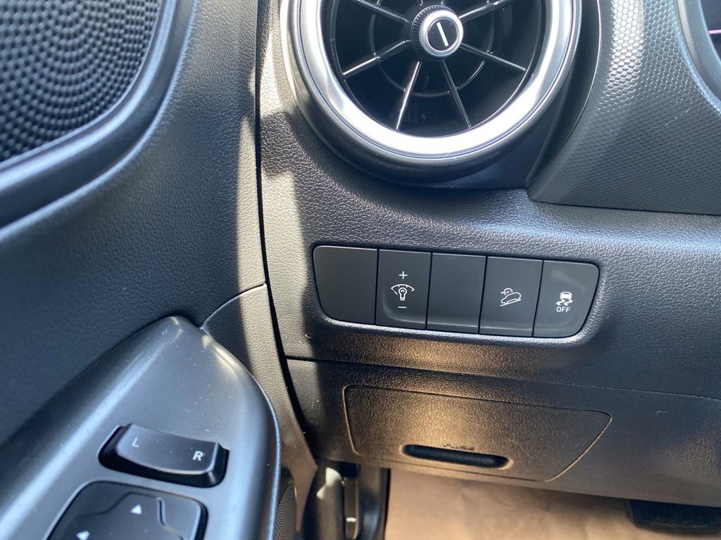 Certified 2023 Hyundai Kona SEL AWD/4WD image 22