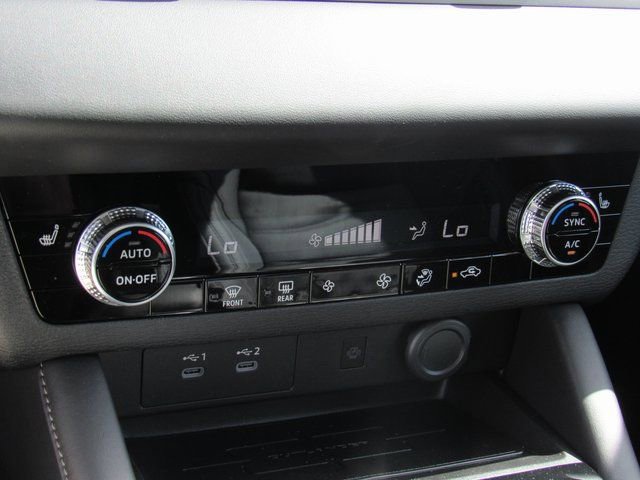 New 2025 Mitsubishi Outlander SE image 20