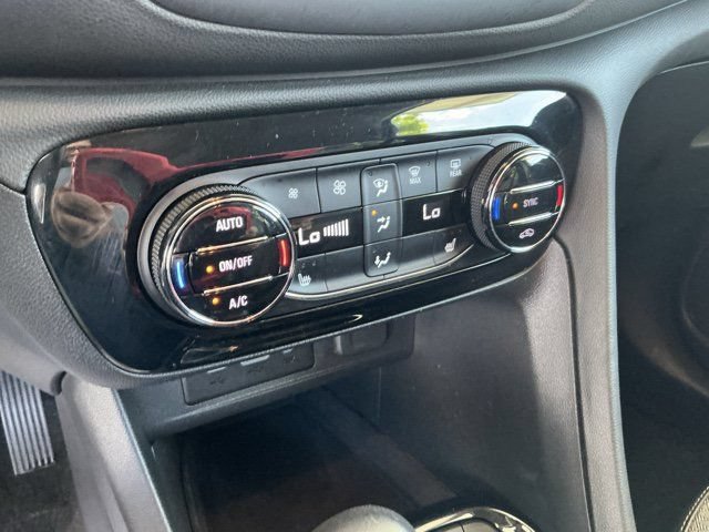 Used 2022 Buick Encore GX Select w/ Sport Touring Package FWD image 23