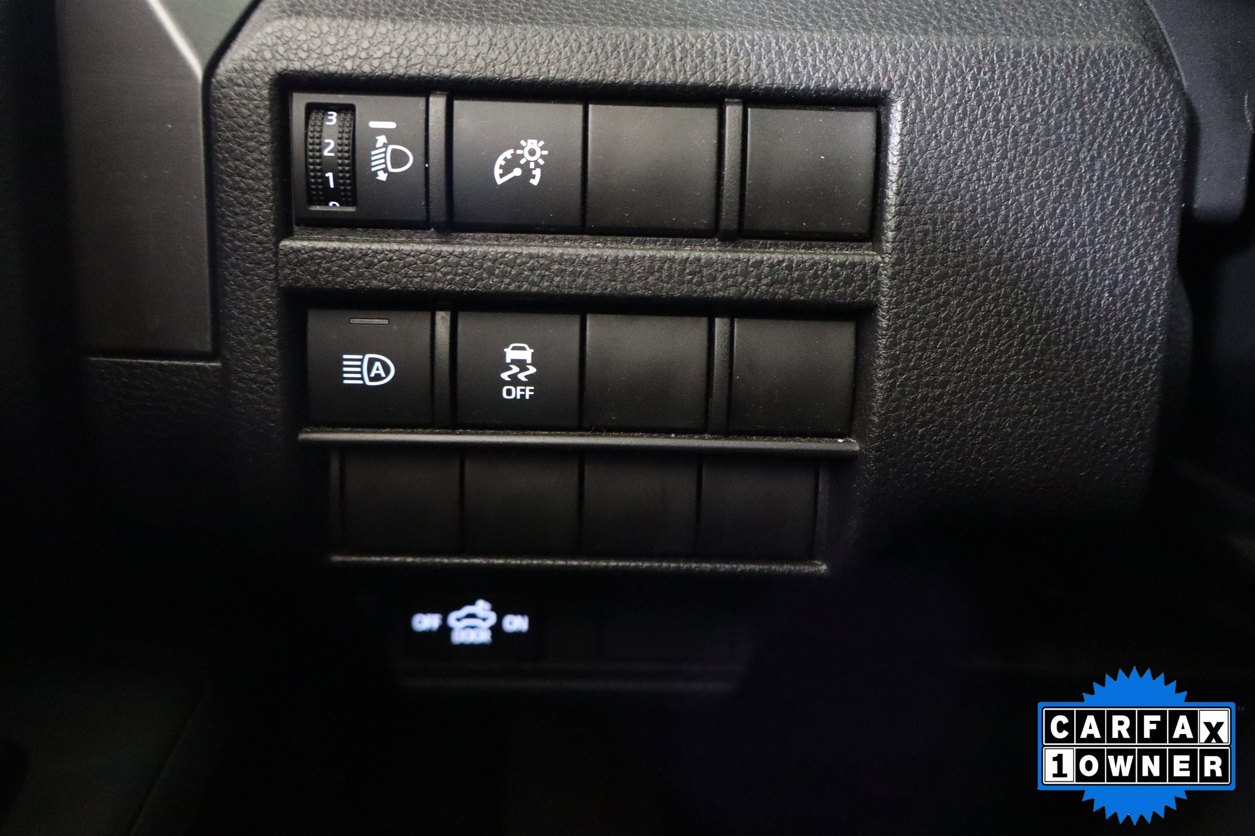 Used 2025 Toyota Tacoma SR5 AWD/4WD image 34