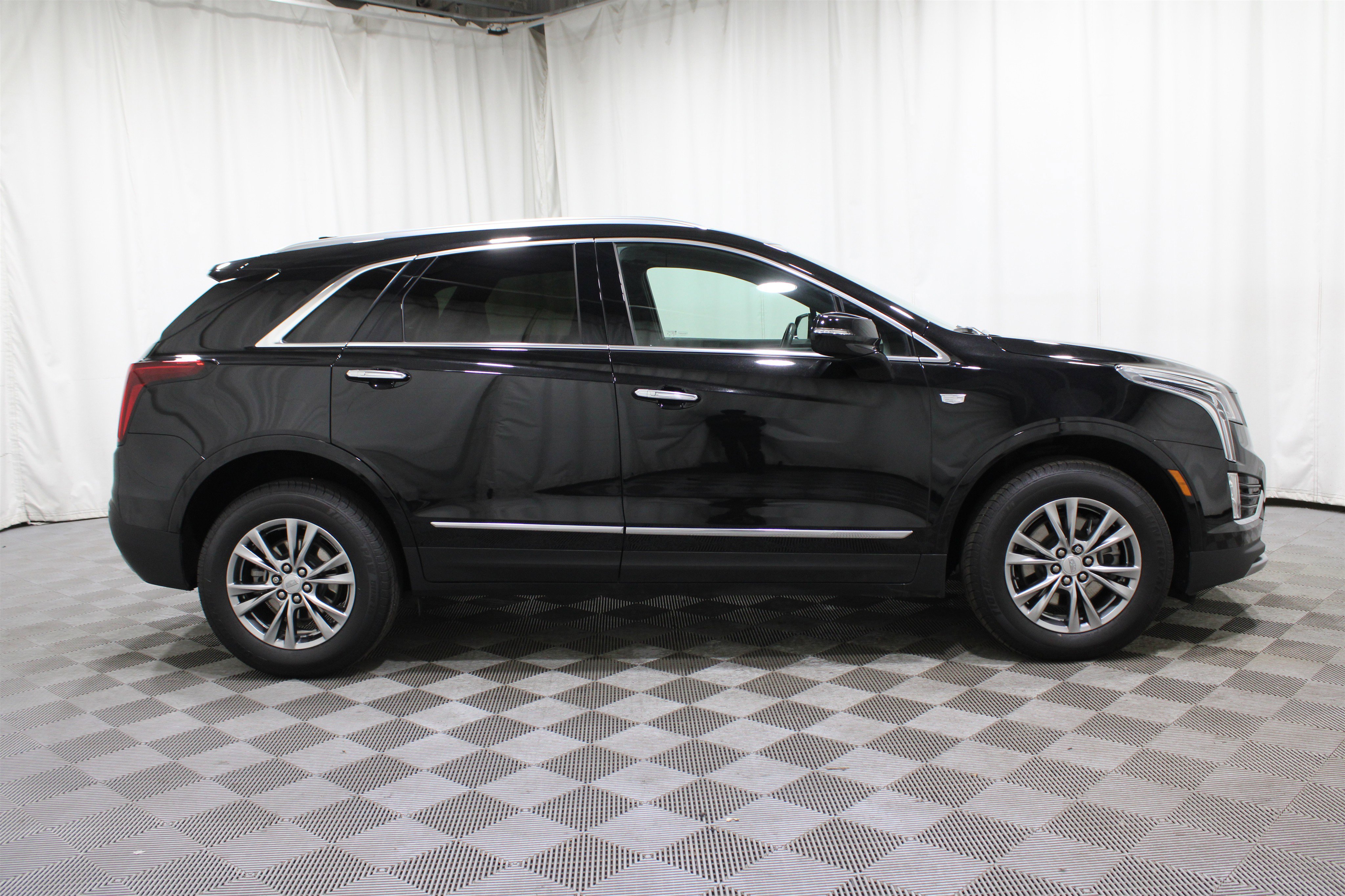Used 2022 Cadillac XT5 Premium Luxury w/ LPO, Floor Liner Package image 31