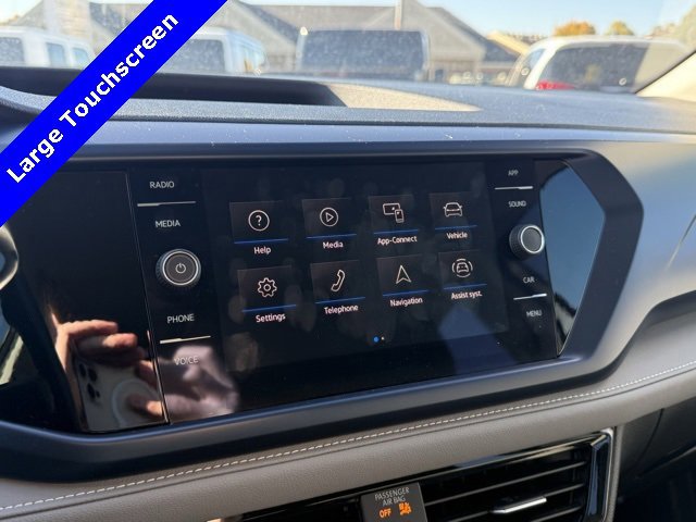 Used 2024 Volkswagen Tiguan SE R-Line image 3