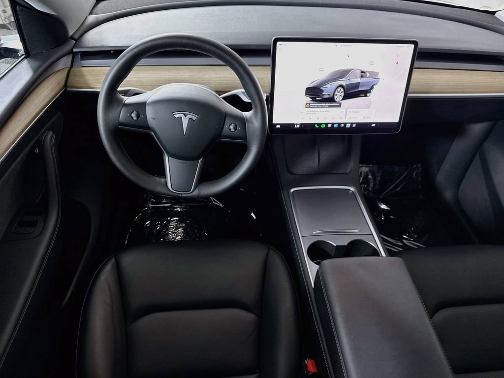 Used 2024 Tesla Model Y Long Range AWD/4WD image 3