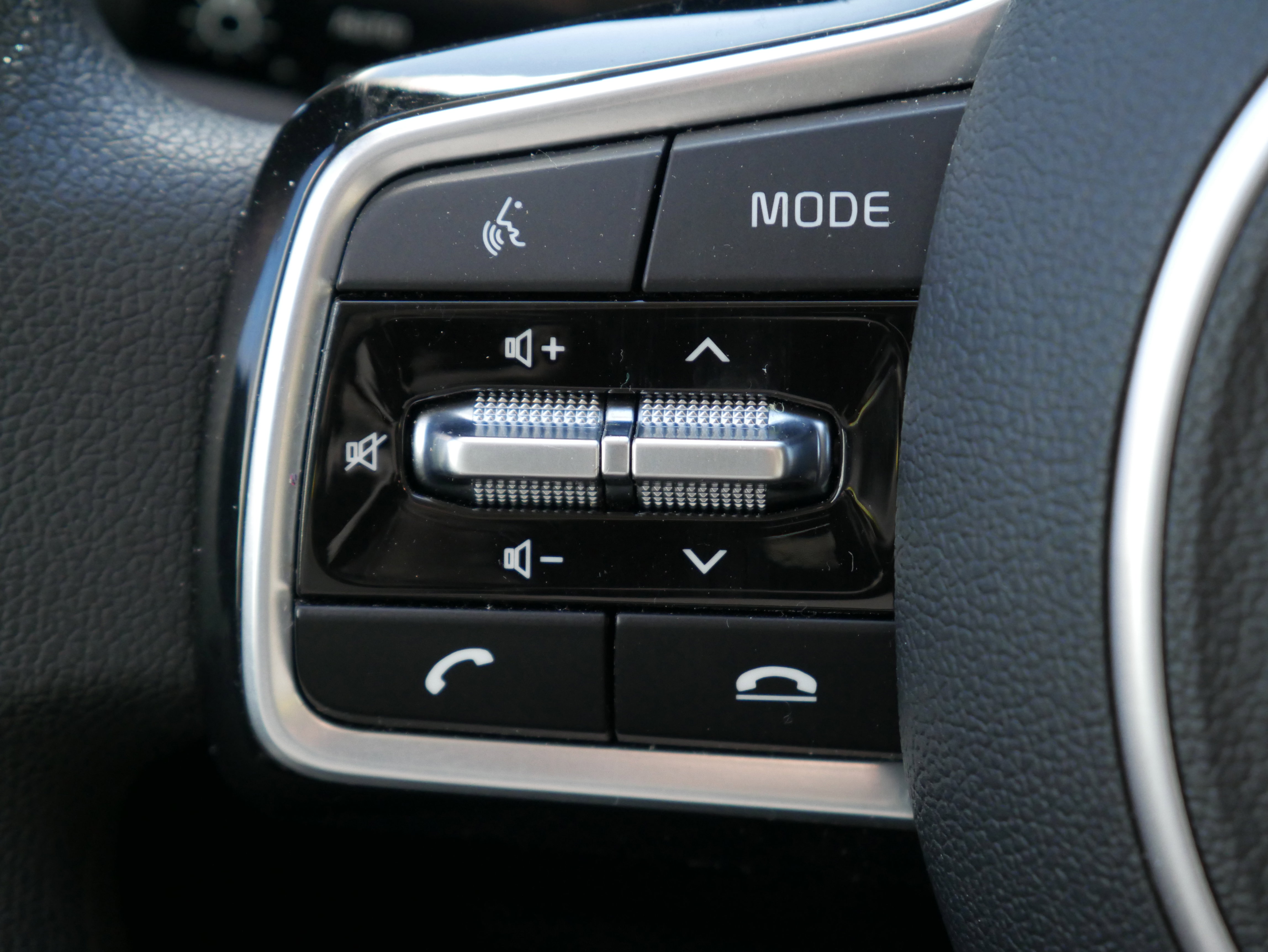 Used 2023 Kia Sorento LX image 23