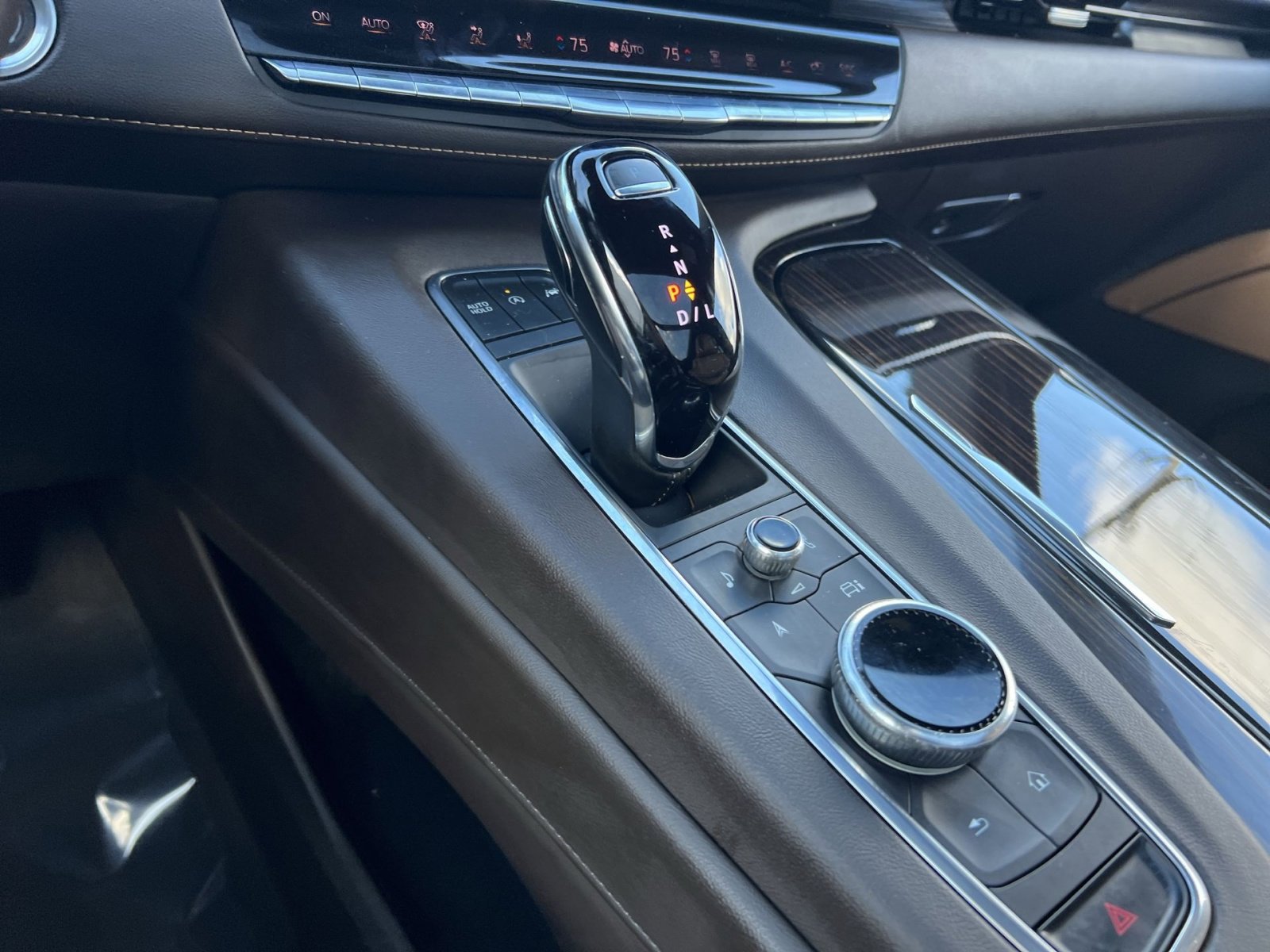 Used 2023 Cadillac Escalade Premium Luxury image 22