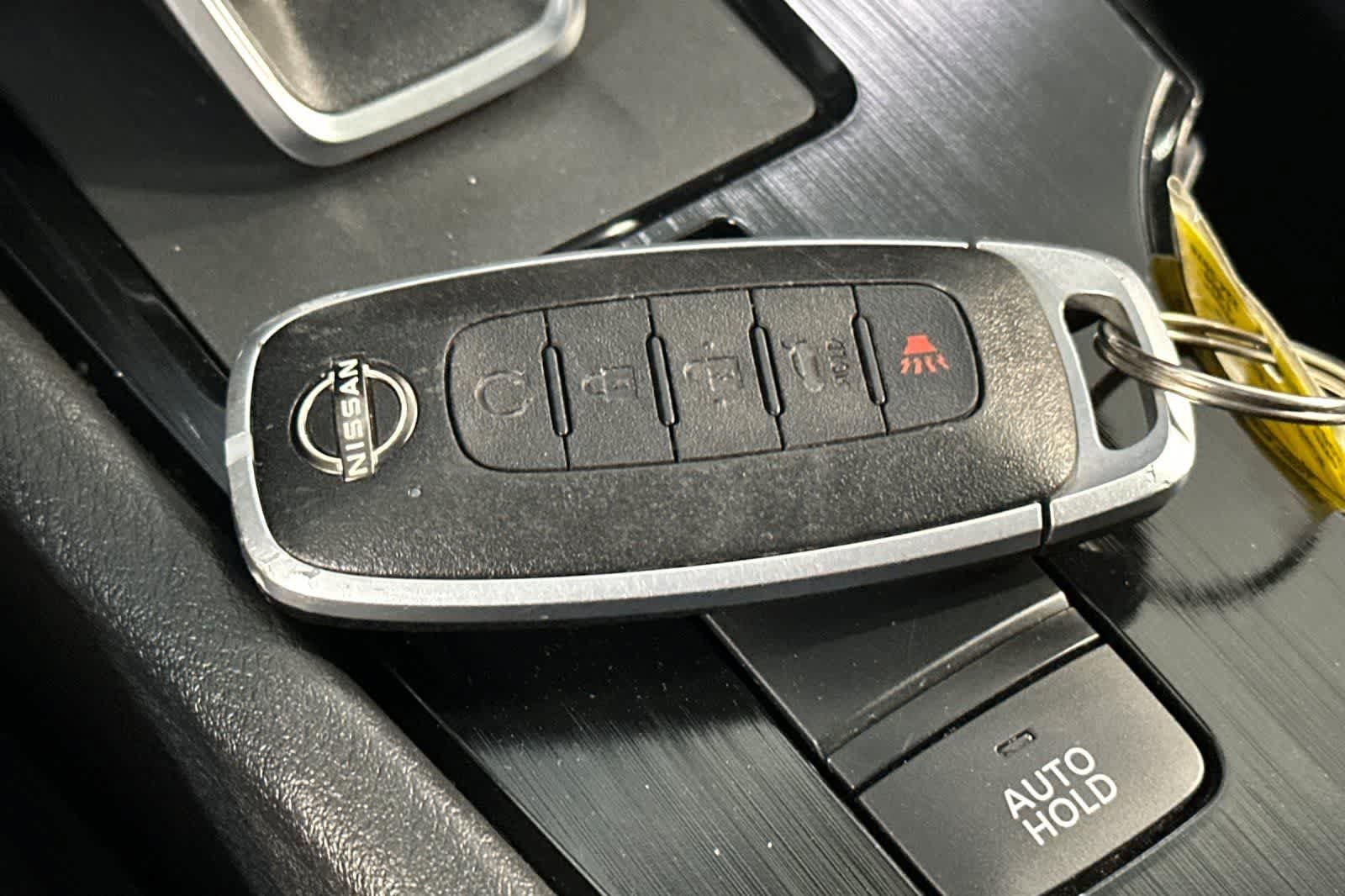Certified 2025 Nissan Rogue SV AWD/4WD image 28
