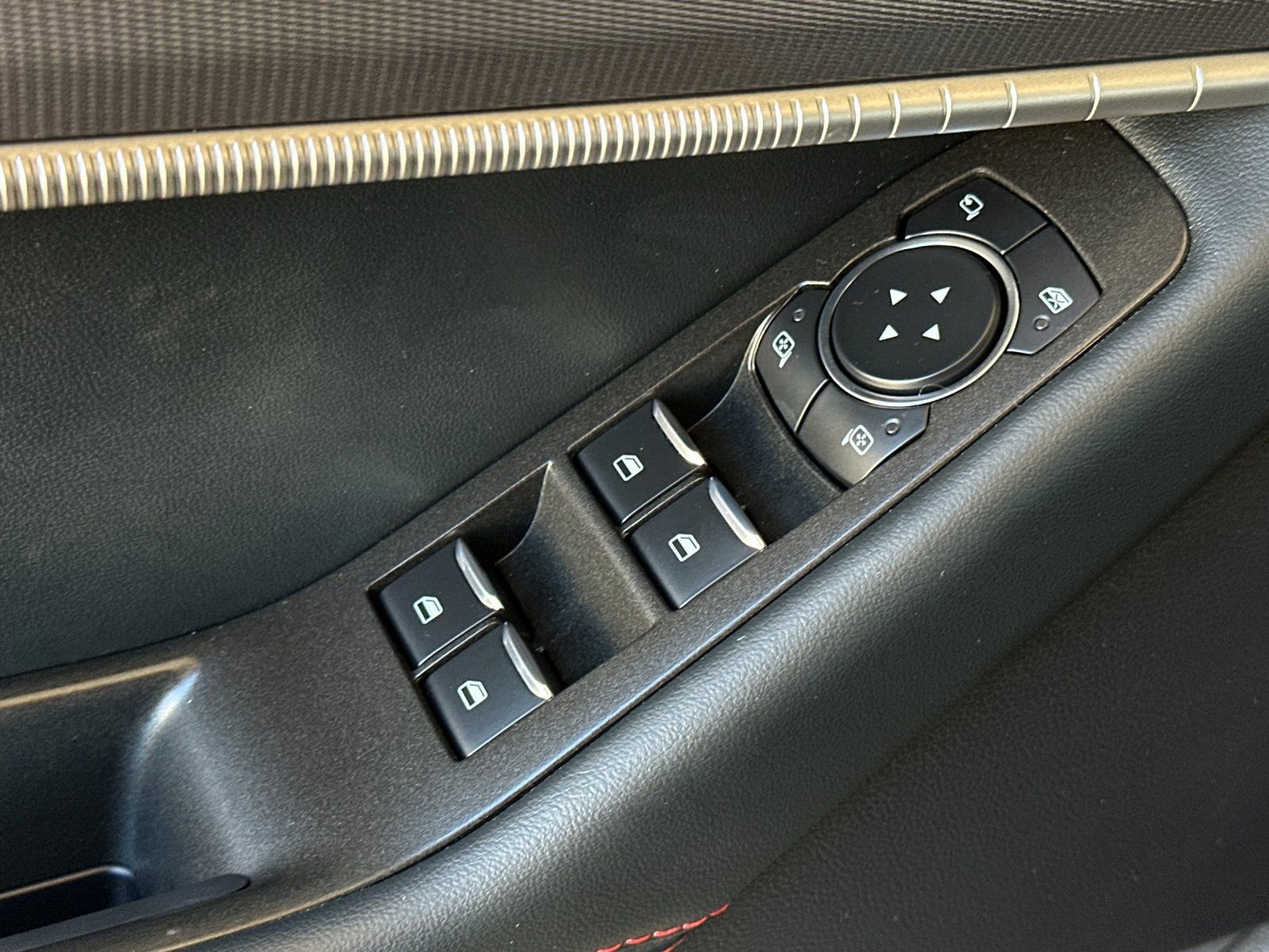 Used 2025 Ford Explorer ST-Line w/ Premium Package RWD image 13