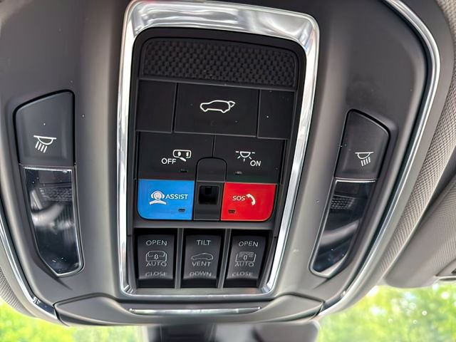 Used 2024 Jeep Grand Cherokee L Limited w/ Black Appearance Package AWD/4WD image 41
