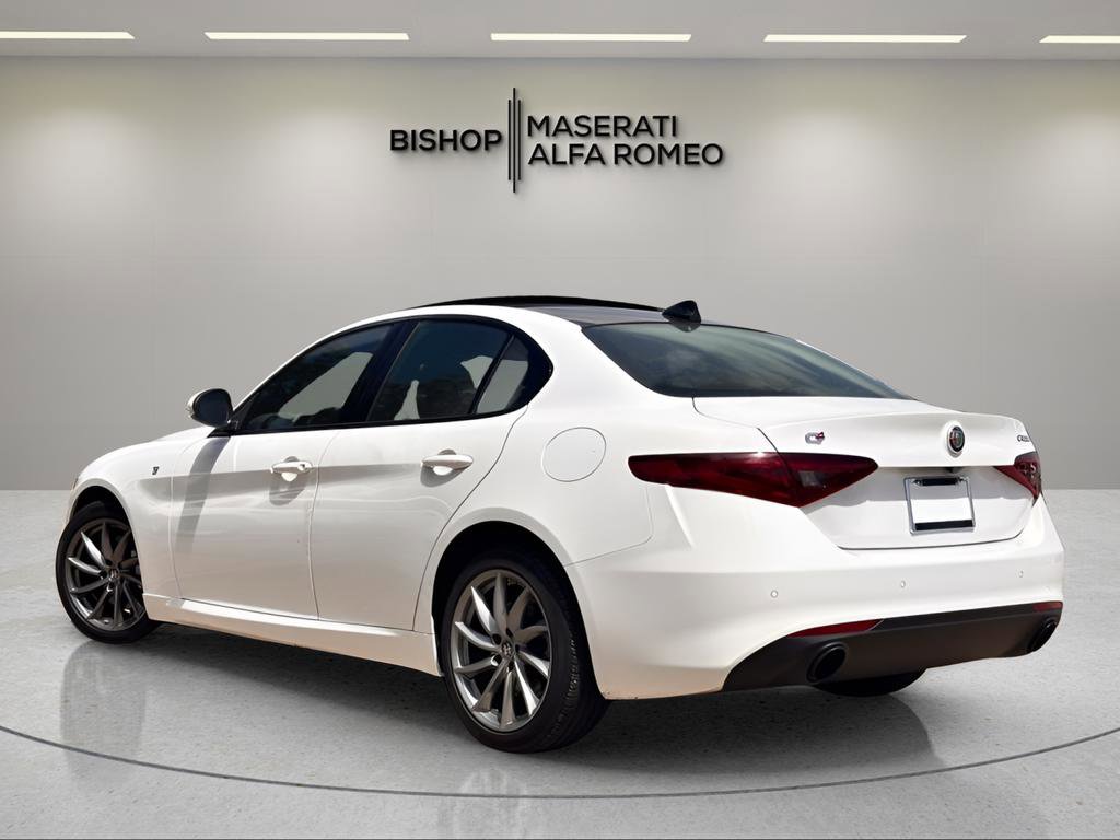 Used 2022 Alfa Romeo Giulia Ti AWD/4WD image 3
