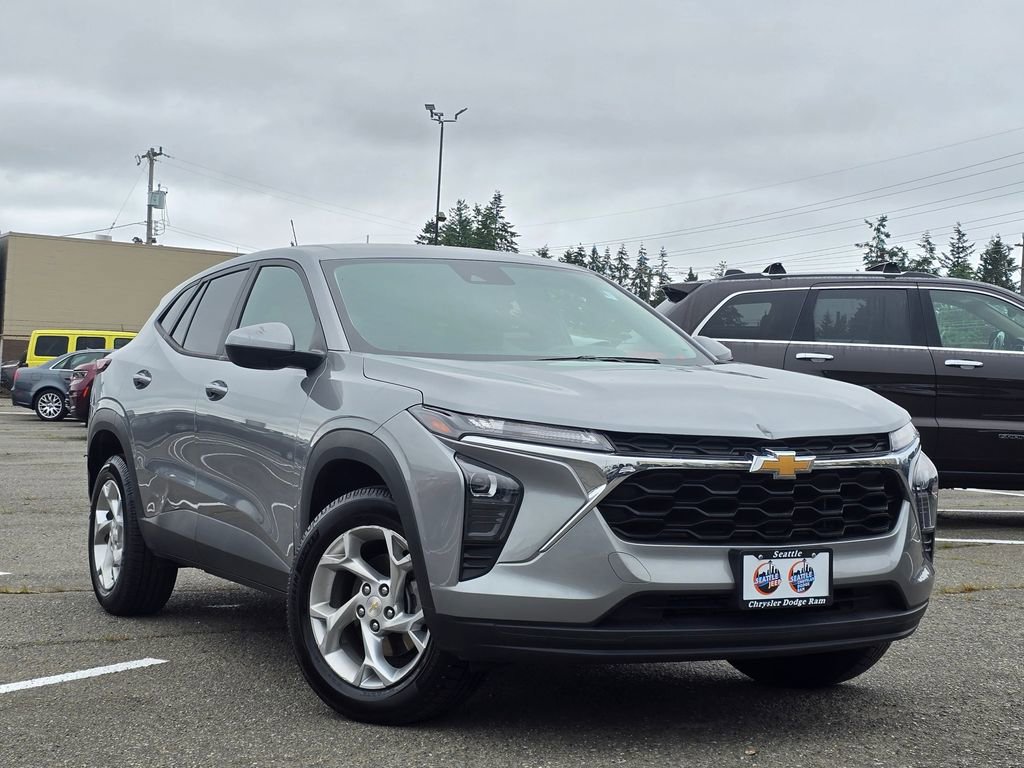 Used 2024 Chevrolet Trax LS w/ LS Convenience Package FWD image 1